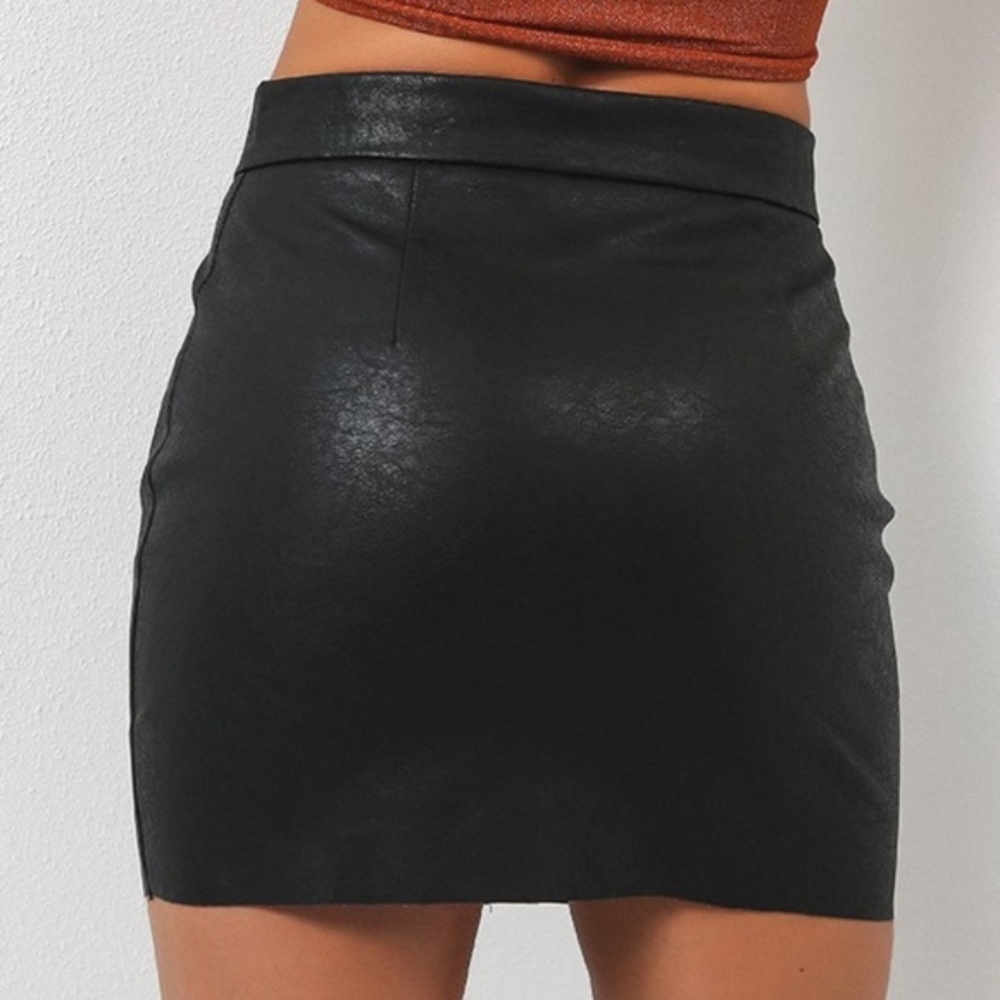 Women’s Leather Skirt - Picture 3 of 3